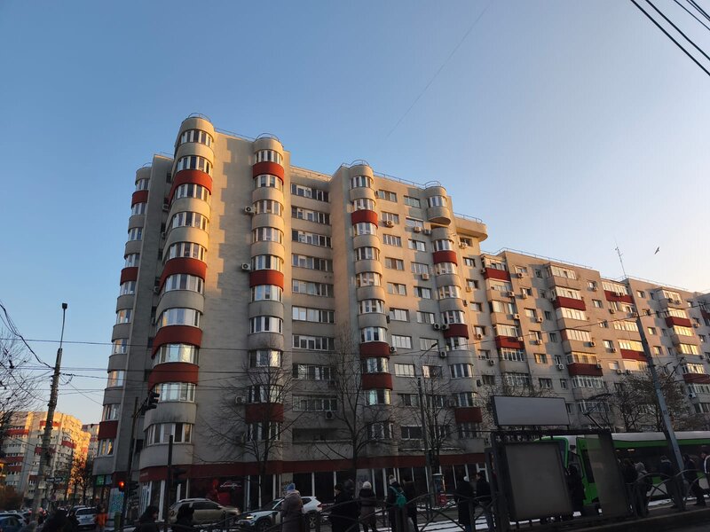 Ion Mihalache, Turda, Piata 1 Mai.